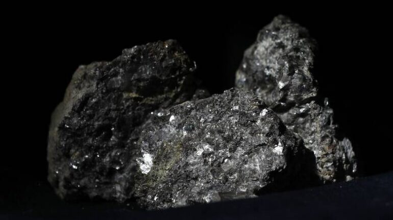 Παγκόσμια άνοδος στις τιμές λιθίου λόγω κινέζικου «λουκέτου»