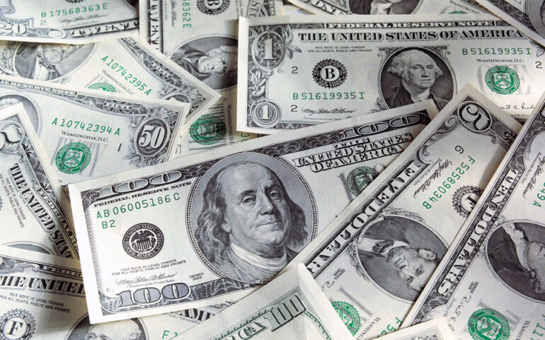 Ανάλυση – Το αμερικανικό δολάριο το 2024: Τάσεις και προοπτικές έναντι κύριων νομισμάτων
