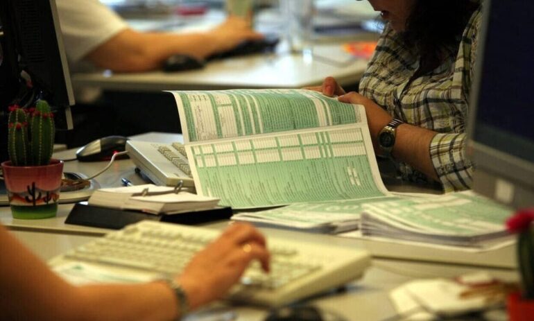 Φορολογικές δηλώσεις: Προσοχή για λάθη στις προσυμπληρωμένες