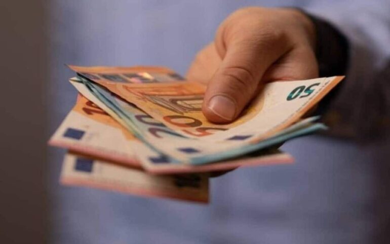 Αγορά: Που ξόδεψαν τον μισθό τους οι Έλληνες το 2023