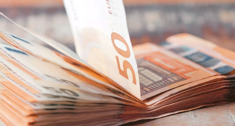 Νέος κατώτατος μισθός: Πώς αντέδρασαν ο επιχειρηματικοί φορείς και η αγορά