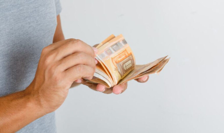 Καταβολή 65,9 εκατ. ευρώ σε 65.951 δικαιούχους από e-ΕΦΚΑ και ΔΥΠΑ