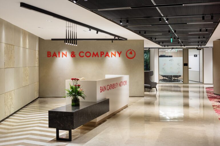 Bain & Company: Κρίσιμος ο ρόλος των κυβερνήσεων στη μετάβαση προς ένα μέλλον χαμηλών ρύπων