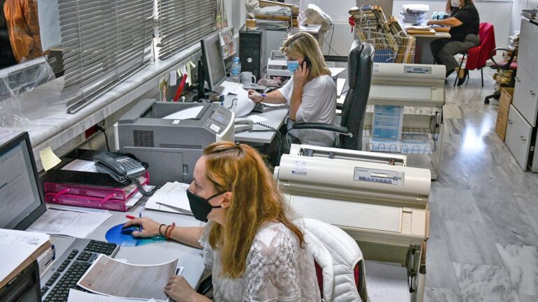 Δημόσιο: Τι αλλάζει στο πειθαρχικό πλαίσιο και στις υποχρεώσεις αξιολόγησης