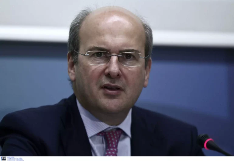 Χατζηδάκης: «Ώρα για μείωση φόρων στη μεσαία τάξη» – Τι θα ανακοινώσει ο Μητσοτάκης στη ΔΕΘ