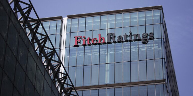 Fitch: Αναβάθμιση για τις τέσσερις ελληνικές συστημικές τράπεζες