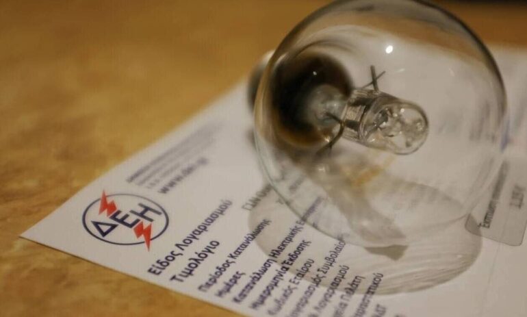 ΔΕΗ: Αναπροσαρμογή στο πράσινο τιμολόγιο και σύγκριση με μπλε και κίτρινα