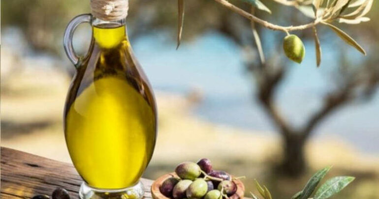 Κατρακύλα στις τιμές του ελαιολάδου: Κάτω από 4 ευρώ στον παραγωγό – Μεγάλες μειώσεις και στη λιανική