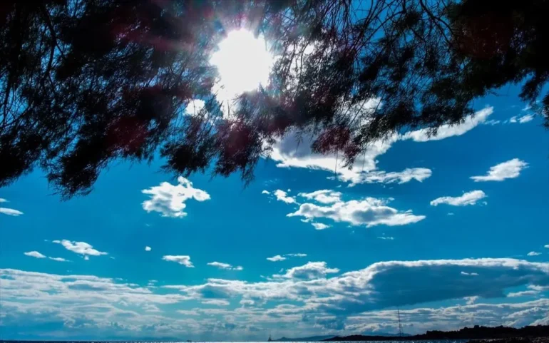 Καιρός: Μετά τις καταιγίδες ξανά ζέστη, νοτιάδες και αφρικανική σκόνη