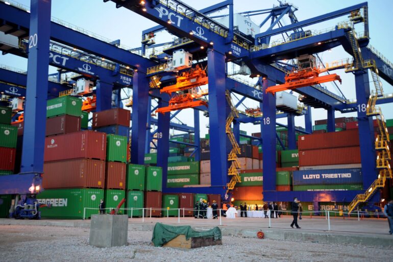 Ενισχύονται οι εξαγωγές προς Ουκρανία, μειώνονται οι εισαγωγές από Ρωσία