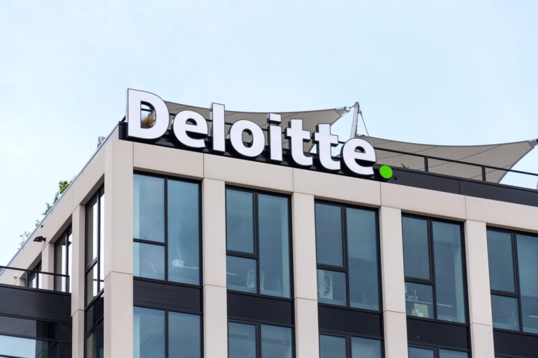 Deloitte: Υπογραφή μνημονίου για εκπαίδευση και πιστοποίηση στη Λογιστική