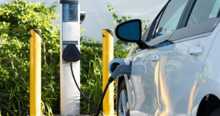 ΚΠΙΣΝ: Εγκαίνια μεγαλύτερου ελληνικού σταθμού φόρτισης EV