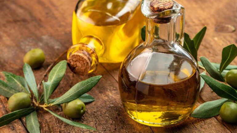 Στα 7,85 ευρώ το κιλό η πρώτη επίσημη τιμή για το ελαιόλαδο εσοδείας 2025–2026