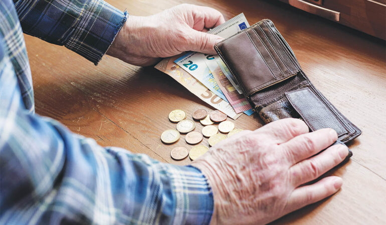 Ερευνα: Δεν έχουν ανακάμψει τα εισοδήματα των Ελλήνων – 15% κάτω από το 2009