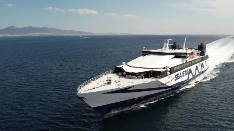 Ταχύπλοο προσφέρει η Seajets για μεταφορά βρεφών και παιδιών από τη Γάζα