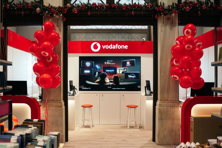 Vodafone Ελλάδας και Public μαζί: Νέα στρατηγική συνεργασία για μία ολοκληρωμένη εμπειρία τεχνολογίας