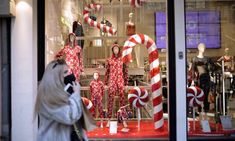 Εορταστικό ωράριο: Ανοιχτά σήμερα τα μαγαζιά για τις Χριστουγεννιάτικες αγορές –  Τι ισχύει για τα σούπερ μάρκετ