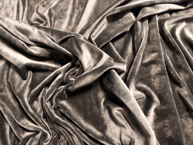 Tεχνητή νοημοσύνη: Εργαστήριο στο Χονγκ Κονγκ έφτιαξε ύφασμα που αλλάζει χρώματα