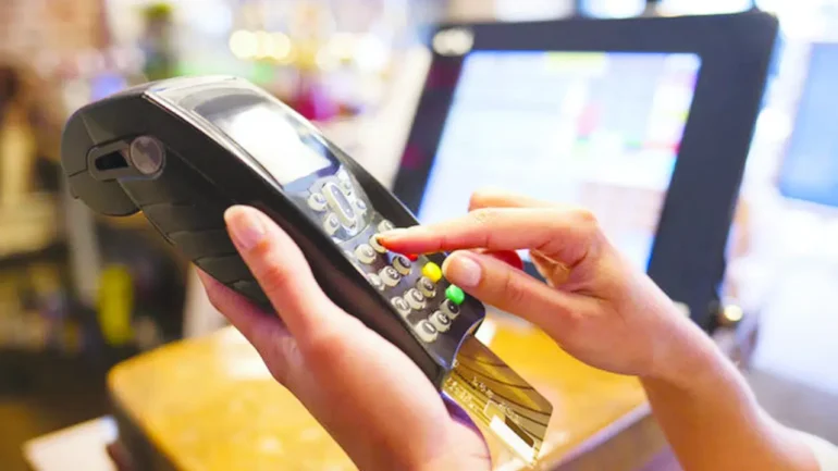 Εφορία: Πλαφόν σε χρεώσεις και προμήθειες στα POS