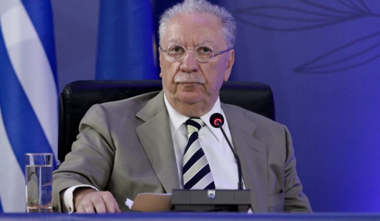 Σάλλας: Γίνεται απερίσκεπτα αφελληνισμός της χώρας