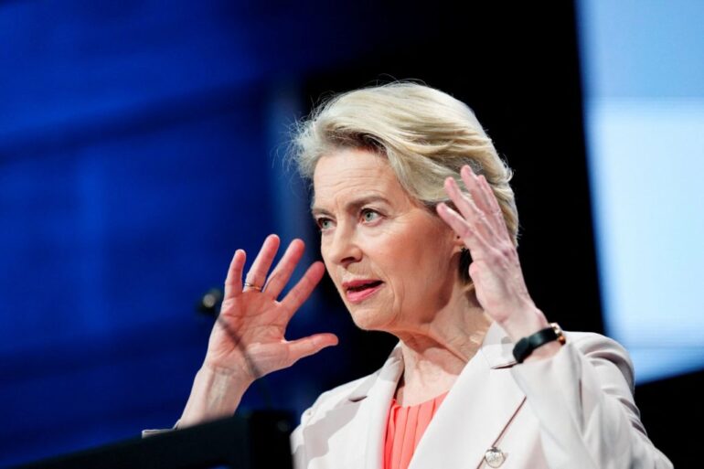 Πετά την «μπάλα στην εξέδρα» η Ούρσουλα φον ντερ Λάιεν