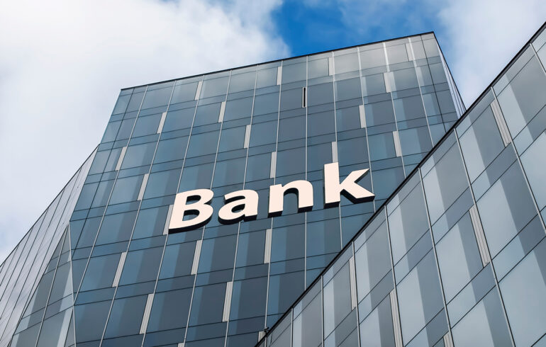 Θετική η UBS για τις ελληνικές τράπεζες – Επιλογή η Πειραιώς