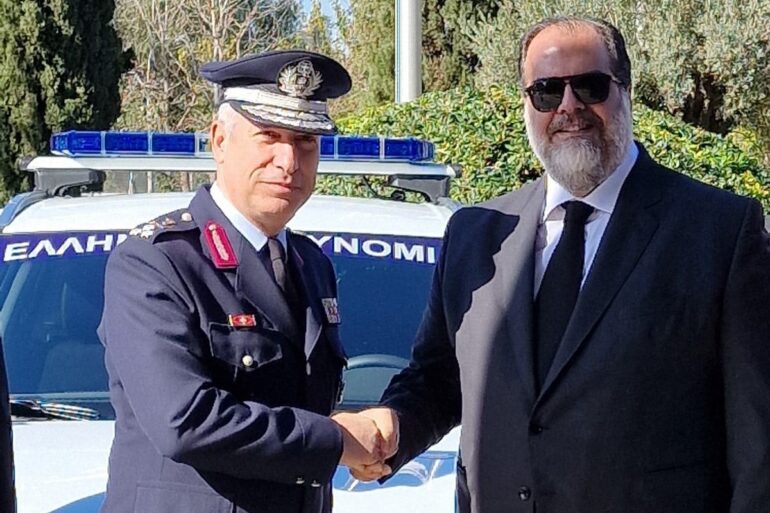 Δωρεά 10 υβριδικών περιπολικών από τον Νικόλα Πατέρα στην Ελληνική Αστυνομία