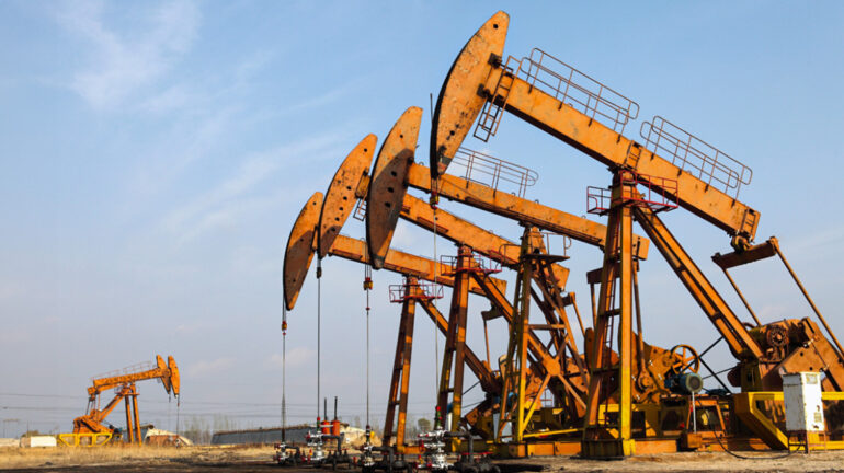 Νέοι δασμοί Τραμπ βυθίζουν τις τιμές πετρελαίου: Η χειρότερη εβδομάδα των τελευταίων μηνών