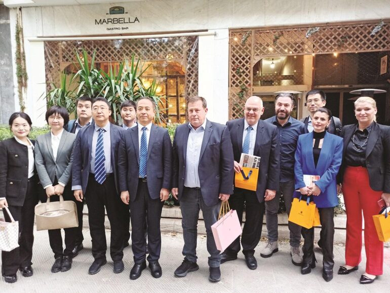 Η «δημοκρατία» στην υπηρεσία της πολυφωνικής ενημέρωσης