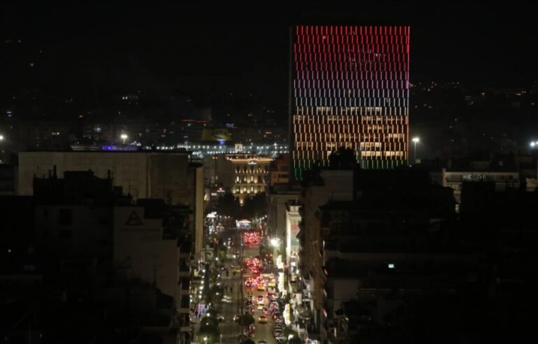 Σήμερα η «Κόκκινη Νύχτα» στον Πειραιά, με τα μαγαζιά ανοιχτά ως τις 11 το βράδυ