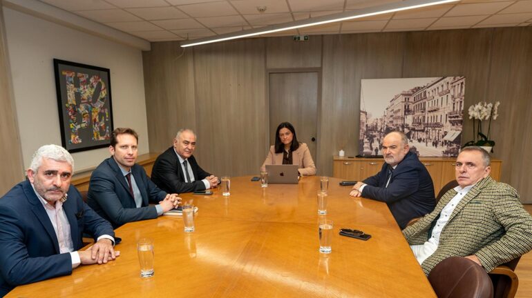 Συνάντηση ΕΕΑ με Υπουργό Εργασίας για την εφαρμογή της ψηφιακής κάρτας εργασίας στην εστίαση