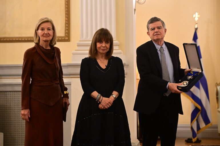 Αθανάσιος Μαρτίνος: Του απενεμήθη το παράσημο του Μεγαλόσταυρου του Τάγματος της Τιμής από την ΠτΔ