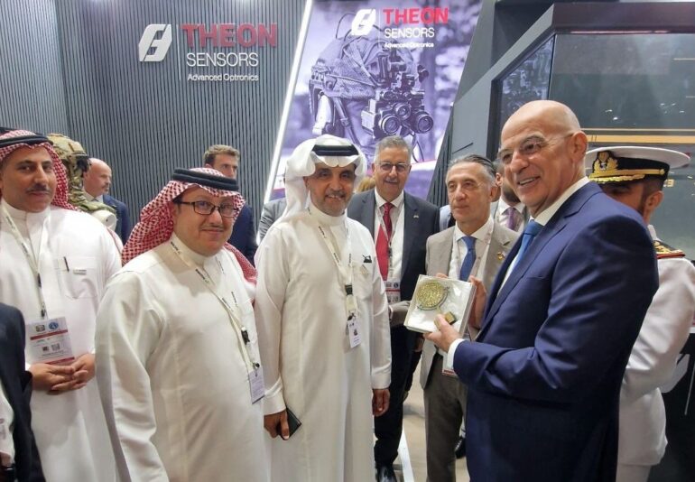 Ισχυρή παρουσία της ΤΗΕΟΝ στην IDEX 2025 με το νέο σύστημα A.R.M.E.D. για τον «Στρατιώτη του Μέλλοντος»