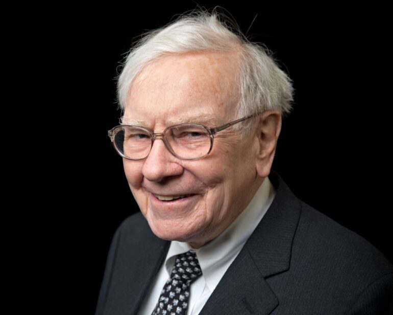 Η Berkshire Hathaway «μπαίνει» στην Alphabet με επένδυση 4,3 δισ. δολαρίων – Μία από τις τελευταίες κινήσεις του Warren Buffett πριν τη συνταξιοδότηση