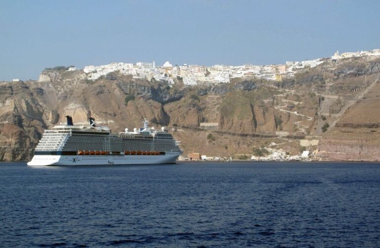 Σαντορίνη: Τα Ρίχτερ προκαλούν στον τουρισμό σεισμική παραφροσύνη