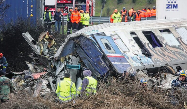 Σε απεργιακό κλοιό η χώρα την Παρασκευή για τα Τέμπη – Απολογείται σήμερα η διευθύντρια σιδηροδρομικών μεταφορών