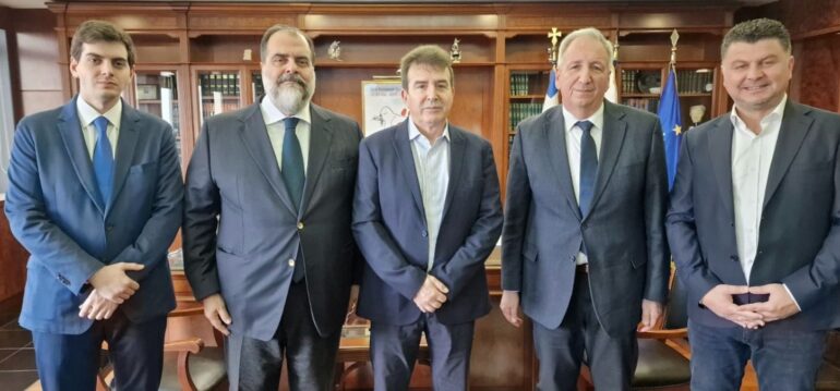 Δωρεά πέντε περιπολικών από τον Νικόλα Πατέρα στην ΕΛ.ΑΣ.