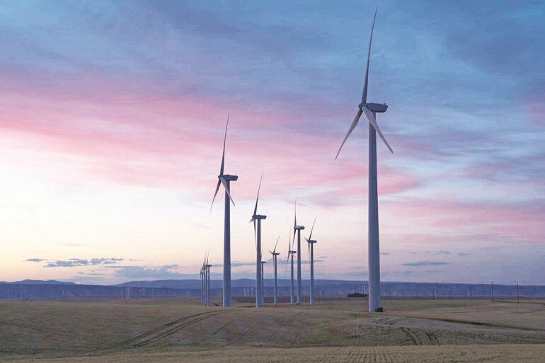 Οι ενεργειακοί κολοσσοί επιστρέφουν στα ορυκτά καύσιμα