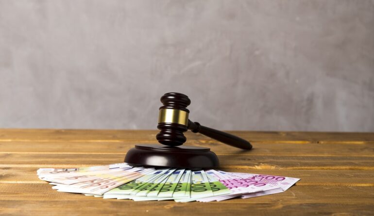 Για ποιους χτυπούν τα πιο «βαριά σφυριά», εκατομμυρίων ευρώ