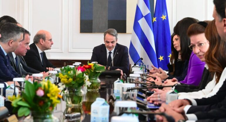 Το θέμα του κατώτατου μισθού στο υπουργικό συμβούλιο της Τετάρτης εν μέσω κυβερνητικής κατάρρευσης