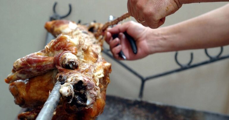 Ακριβότερος φέτος ο ελληνικός οβελίας – Πού θα κυμανθούν οι τιμές το Πάσχα