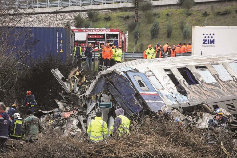Ισχυροί κλυδωνισμοί στο Μαξίμου στη σκιά των Τεμπών