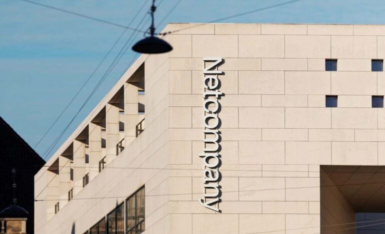 Οδηγεί την «κούρσα» της πληροφορικής