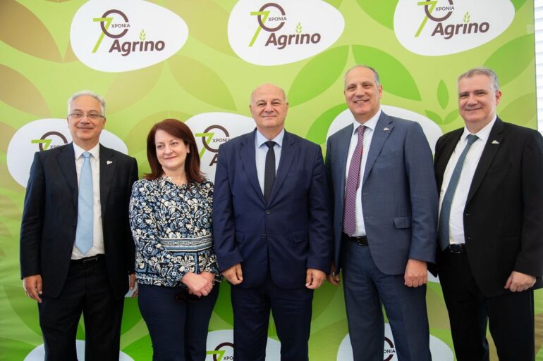 Άγις Πιστιόλας, Μέλος ΔΣ & Επικεφαλής Διεύθυνσης Μάρκετινγκ και Εξαγωγών Agrino Βίκυ Πιστιόλα, Αντιπρόεδρος ΔΣ & Επικεφαλής Οικονομικής Διεύθυνσης και HR Agrino Υπουργός Αγροτικής Ανάπτυξης και Τροφίμων Κώστας Τσιάρας Τάσος Πιστιόλας, Πρόεδρος ΔΣ & Διευθύνων Σύμβουλος Agrino Κώστας Πιστιόλας, Μέλος ΔΣ & Επικεφαλής Διεύθυνσης Πωλήσεων Agrino