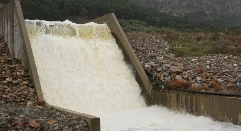 Νέα εποχή για τη διαχείριση του νερού στην Κρήτη – Η περιφέρεια υπέγραψε 13 έργα