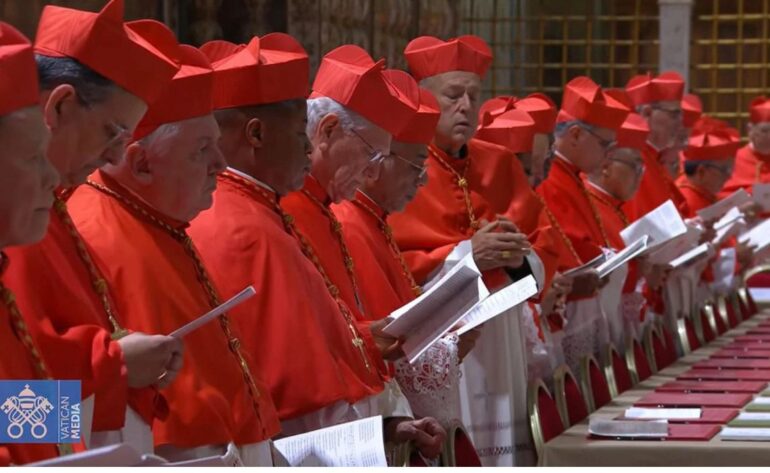 Δεύτερη ημέρα κονκλαβίου: Τέσσερις ψηφοφορίες σήμερα για την εκλογή του νέου Πάπα – Τα «φαβορί»