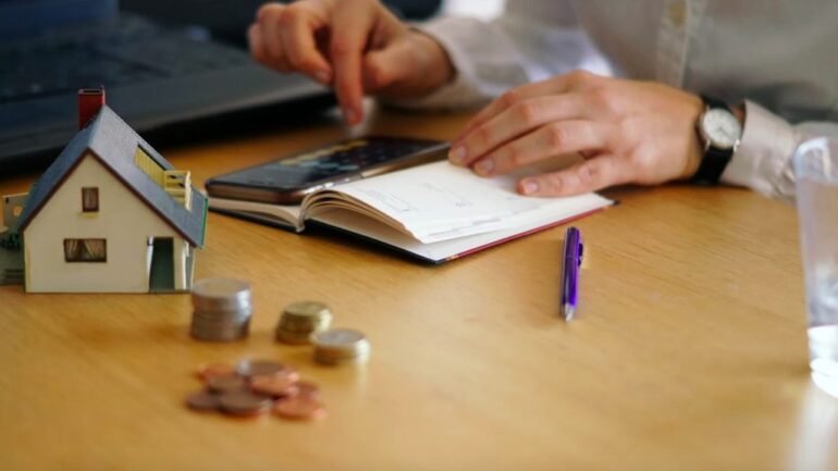 Οι μισθοί στα τάρταρα, η στέγαση στα ουράνια!