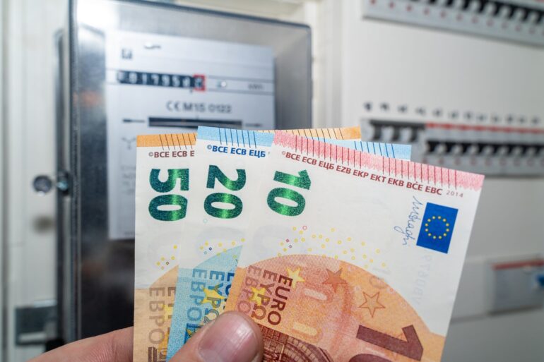 Επιδοτήσεις ρεύματος για πάνω από 1 εκατ. επιχειρήσεις