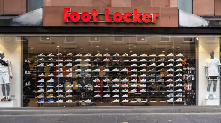 Στη Dick’s Sporting Goods περνά η Foot Locker έναντι 2,4 δισ. δολ.