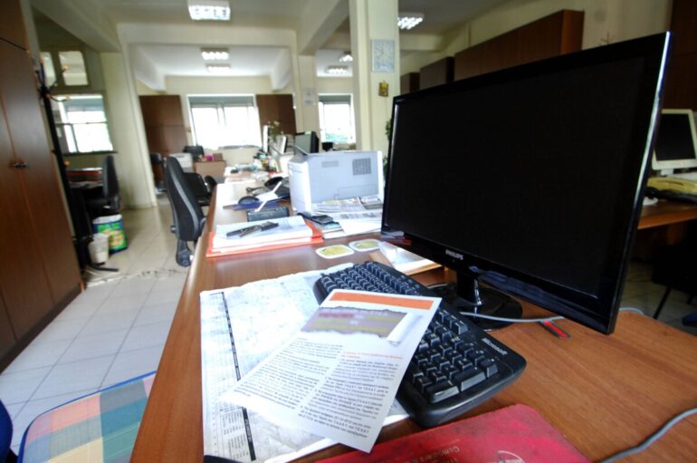 Διπλός… σκόπελος που οδηγεί σε «ναυάγιο»